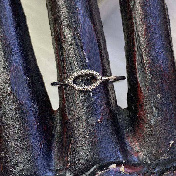 Jewelry - Minimalist Dainty Silver Tone Ring Size 7